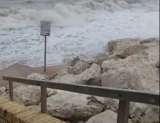 Macerata - Danni al litorale per la mareggiata, "Viva Scossicci" scrive alla Regione